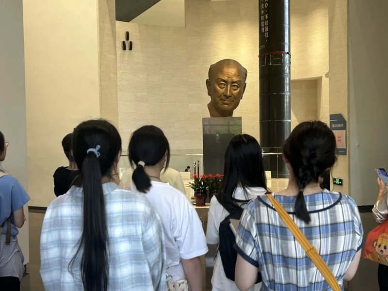 钱学森图书馆坐落在上海交通大学徐汇校