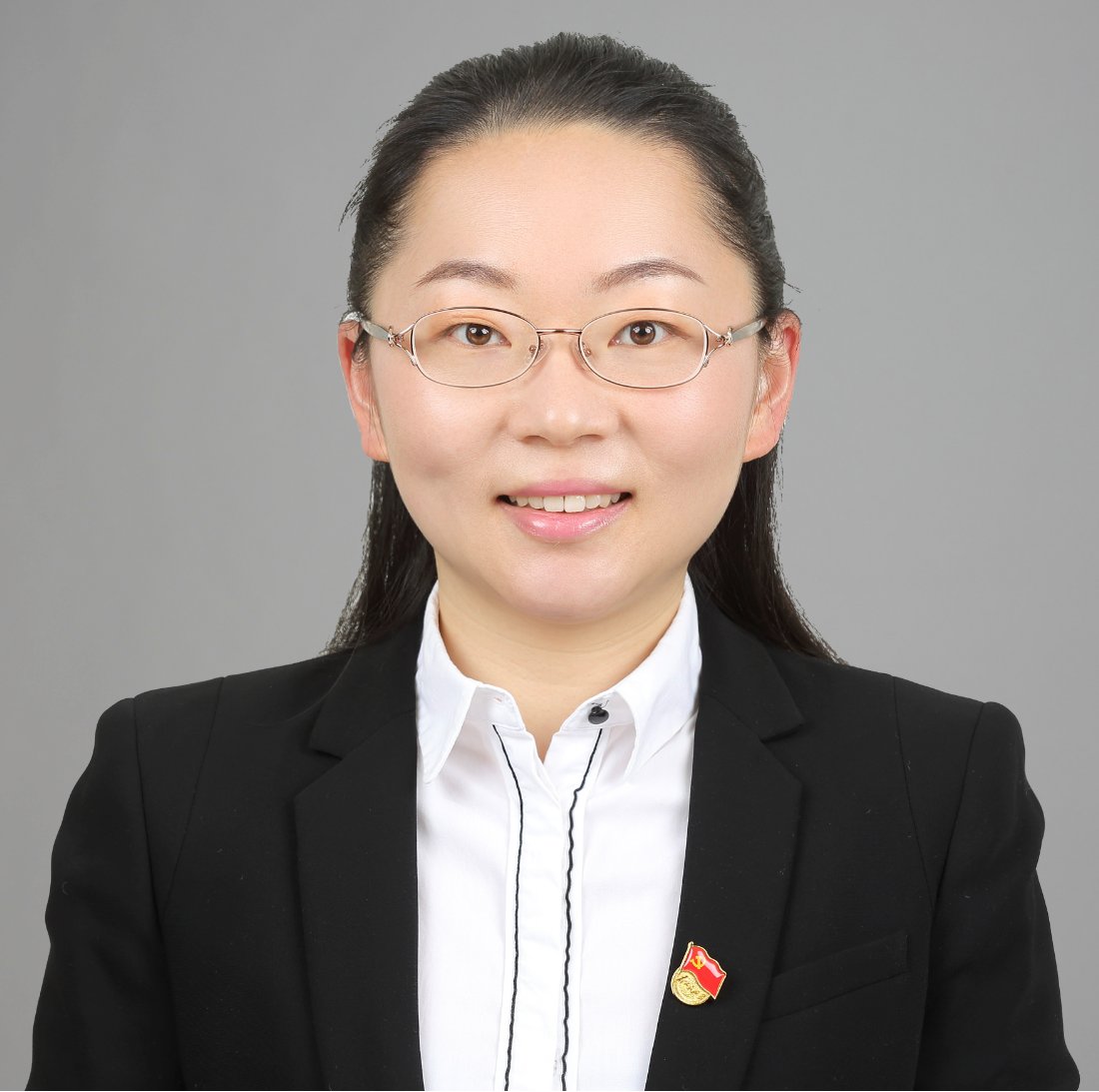 后留校任教从事方剂学教学和科研工作